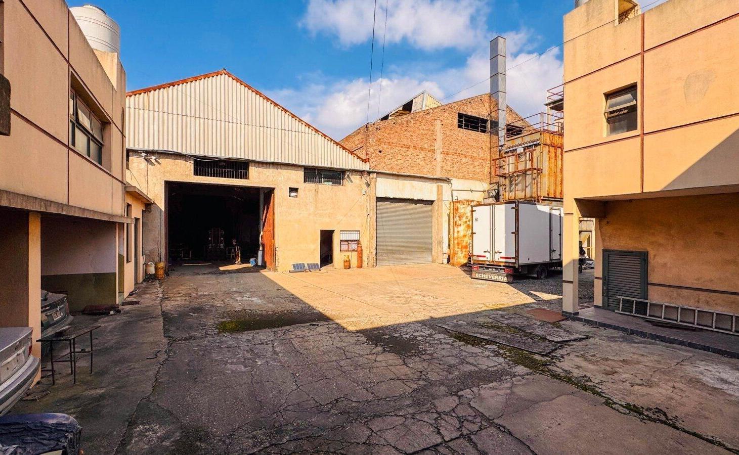 Foto de VENTA GALPONES INDUSTRIALES LANUS, TERRENO 5415m2 Y FABRICA 2600m2 CON, imagen 1