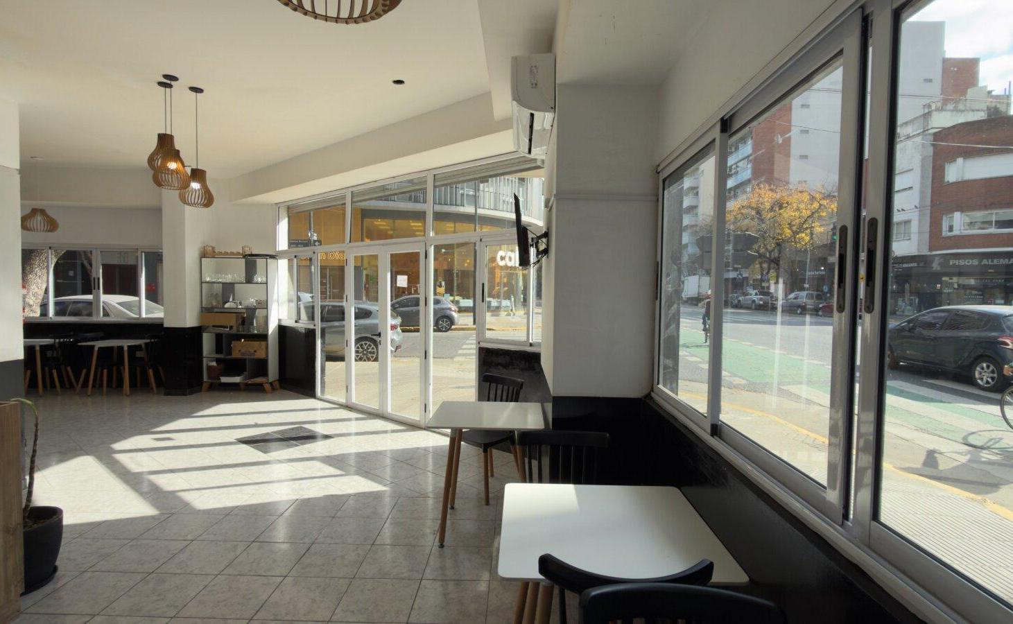 Foto de Alquiler Local en esquina de 171 m2 totales con subsuelo, imagen 3