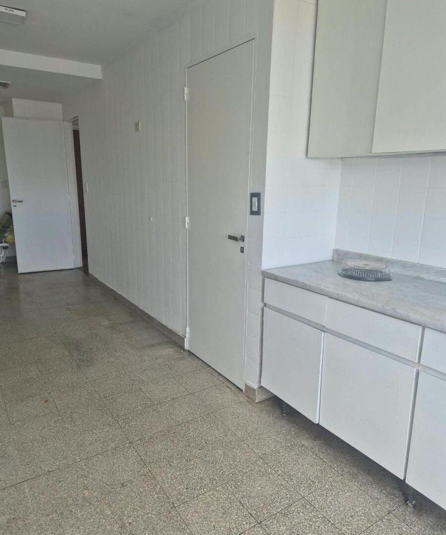 Foto de Alquiler 3 ambientes con dependencia en Belgrano Piso alto sobre Avda, imagen 2