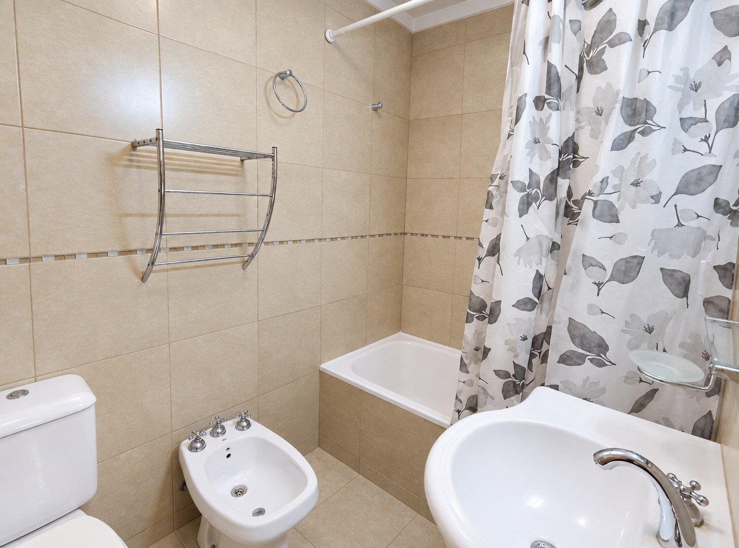 Foto de Luminoso Semipiso de 2 Ambientes en Suite al Frente c/ Gran Balcón, imagen 3