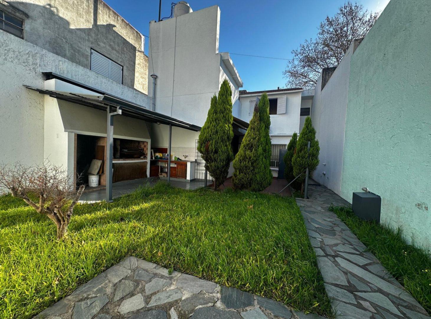 Foto de VENTA CASA 5 AMB. CON COCHERA LANÚS OESTE, imagen 4