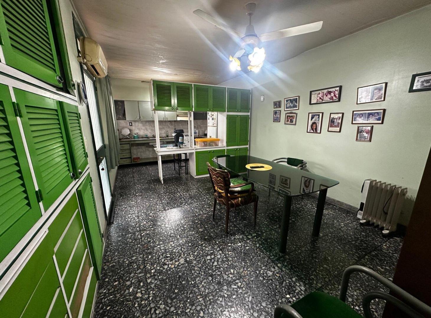 Foto de VENTA CASA 5 AMB. CON COCHERA LANÚS OESTE, imagen 3