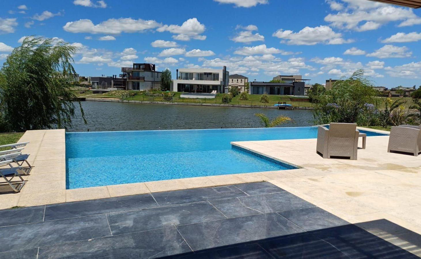Foto de Venta casa en San Sebastián a la laguna con casa de huespedes AMOBLADA, imagen 3