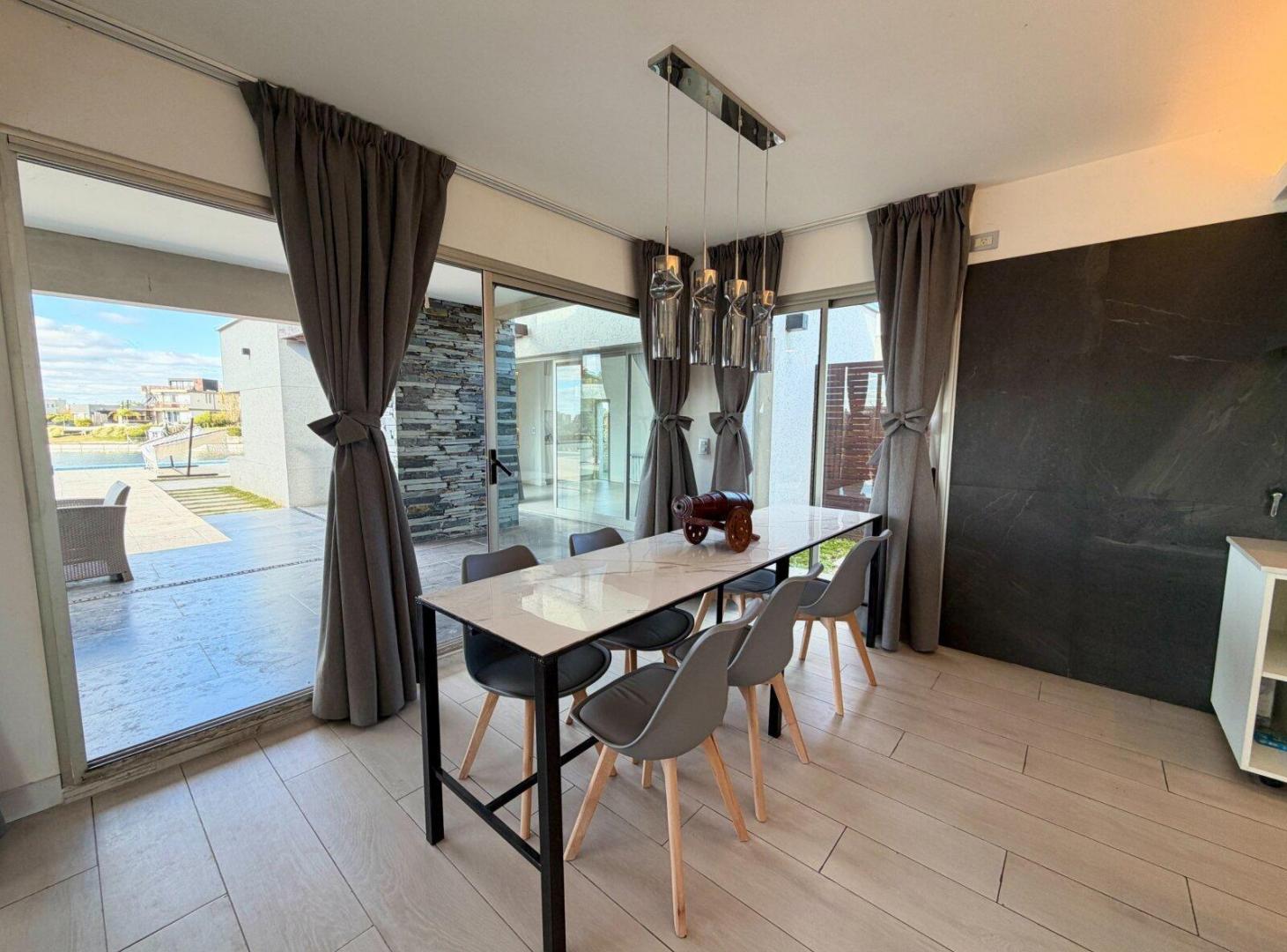 Foto de Venta casa en San Sebastián a la laguna con casa de huespedes AMOBLADA, imagen 2