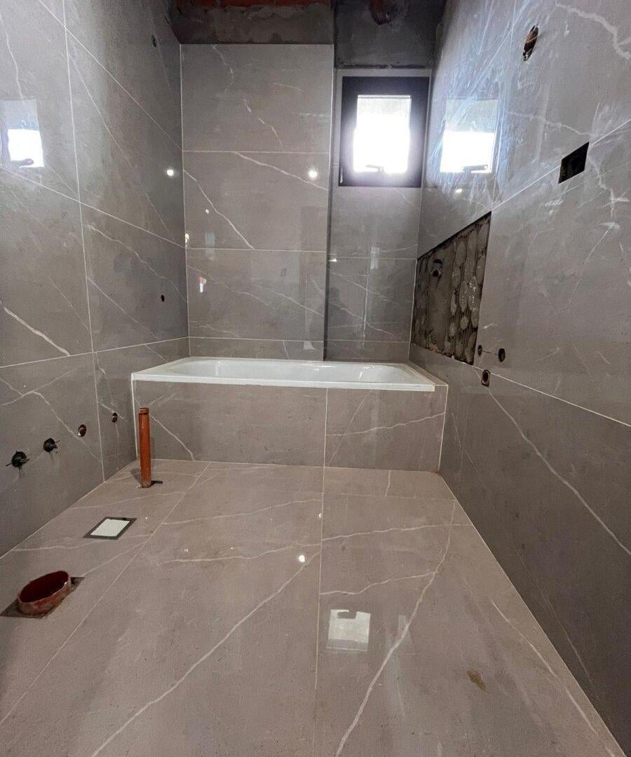 Foto de VENTA DEPTO 2 AMBIENTES 45M2 C/BALCÓN LATERAL EN MONTE CASTRO, imagen 1