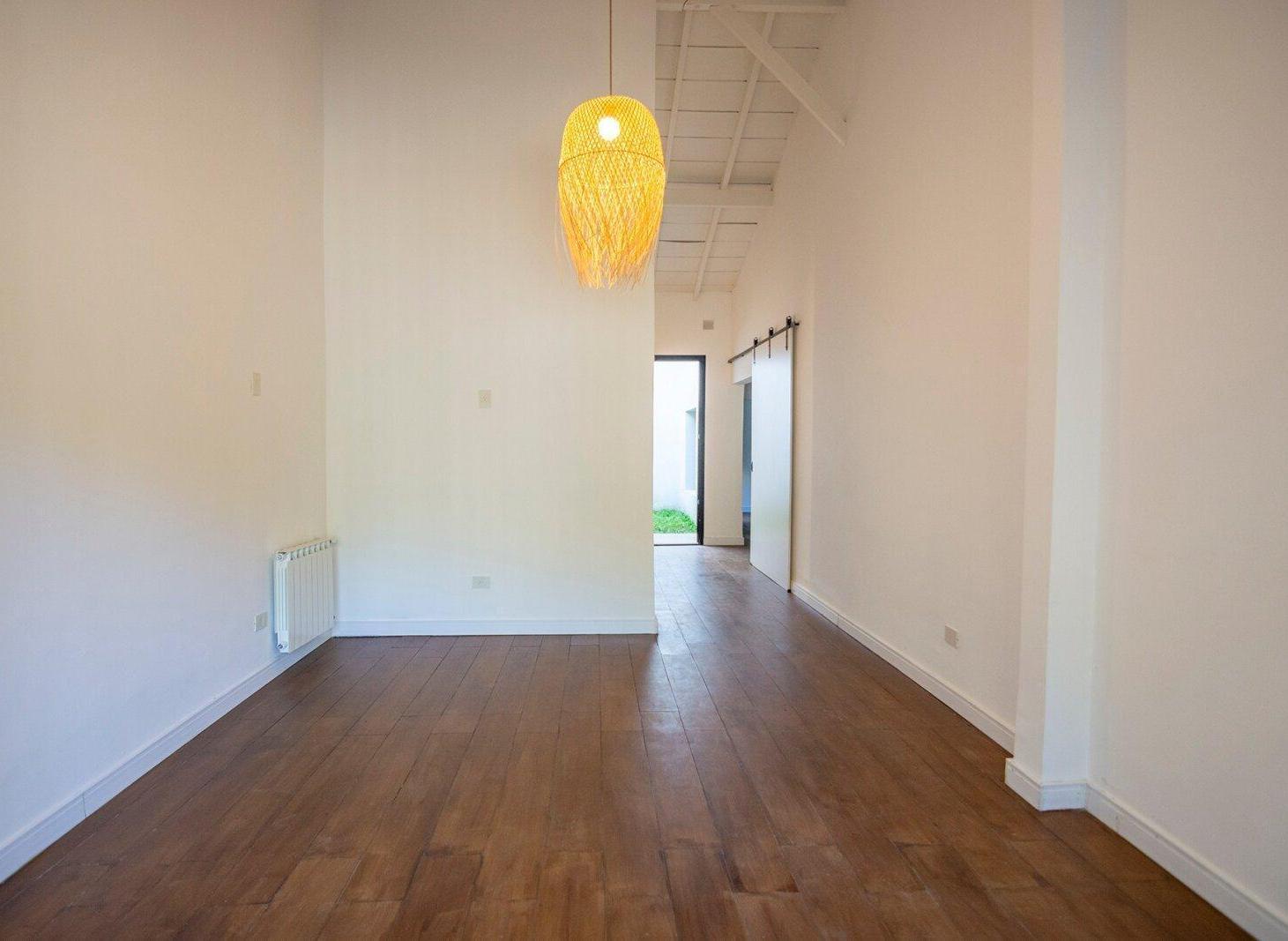 Foto de Venta Excelente Casa Reciclada 5 amb c/jardín/parrilla/patio/cochera, imagen 2