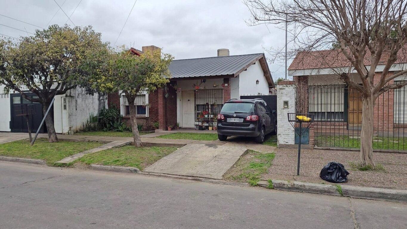 Foto de Venta de casa a Refaccionar en Castelar - lote de 246 mts - Casa +, imagen 3