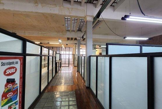 Foto de VENTA OFICINA COMERCIAL EN CABA DE TRES PLANTAS, imagen 3