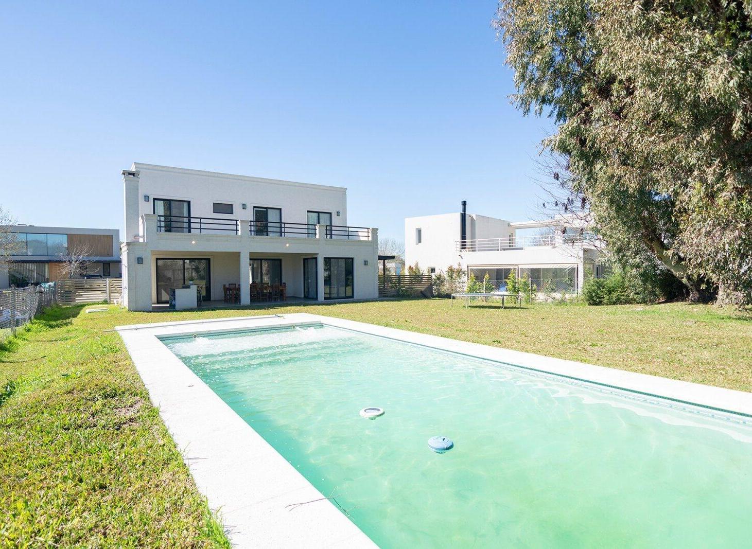 Foto de Venta Casa en Barrio San Matías - Área 3 - Pileta y gran jardín - Belén, imagen 1