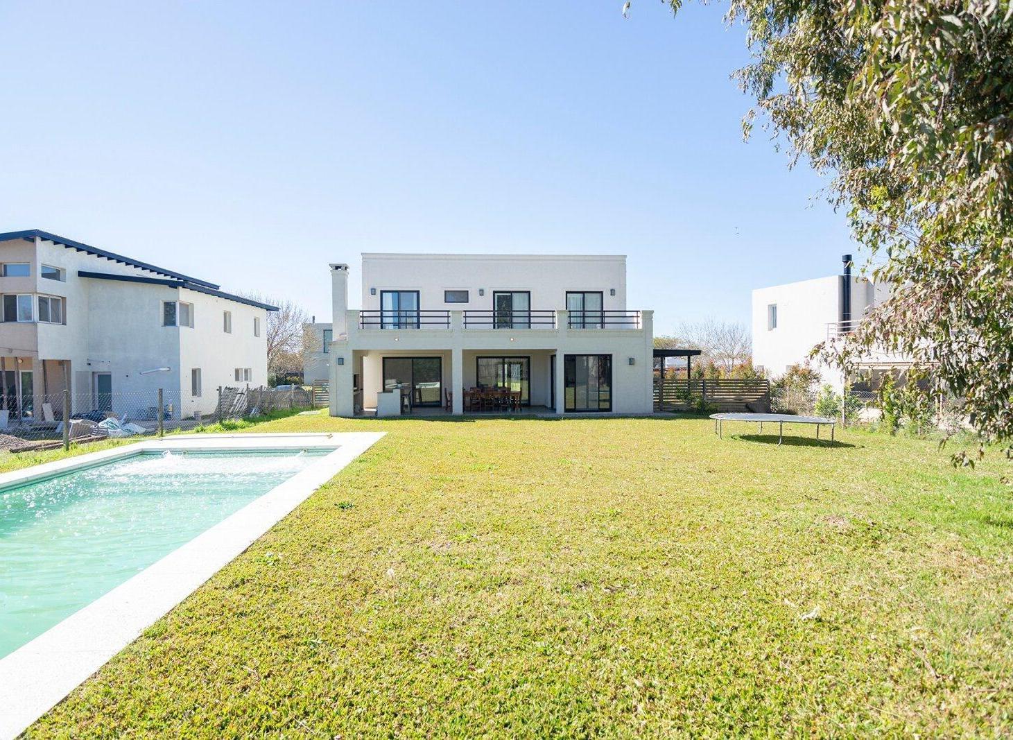 Foto de Venta Casa en Barrio San Matías - Área 3 - Pileta y gran jardín - Belén, imagen 2