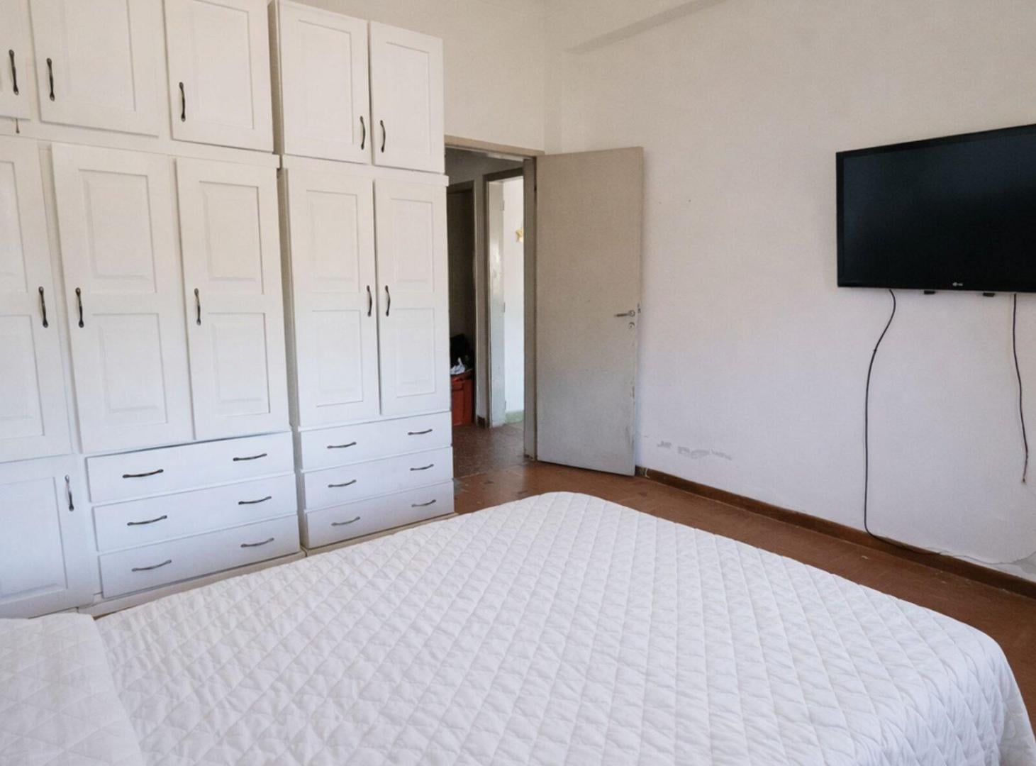 Foto de VENTA CASA CON PILETA JARDIN MORENO APTO CREDITO, imagen 1