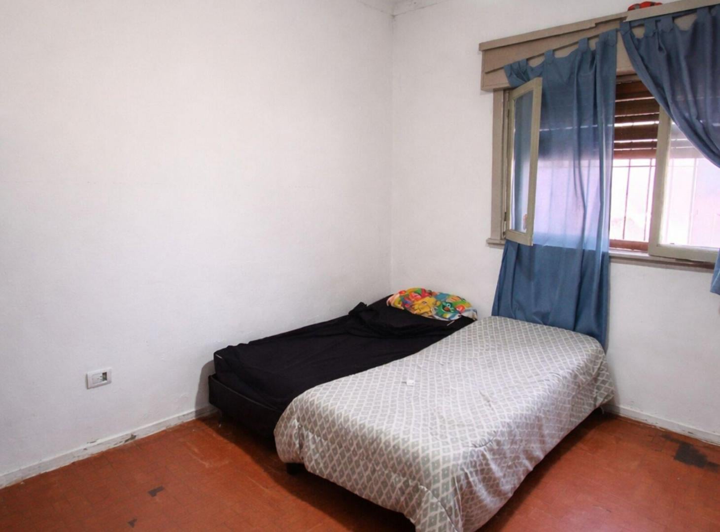 Foto de VENTA CASA CON PILETA JARDIN MORENO APTO CREDITO, imagen 3