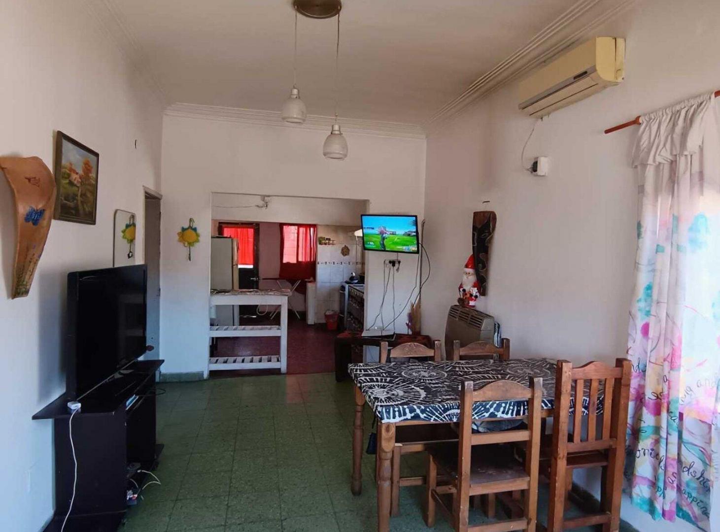 Foto de VENTA CASA CON PILETA JARDIN MORENO APTO CREDITO, imagen 4