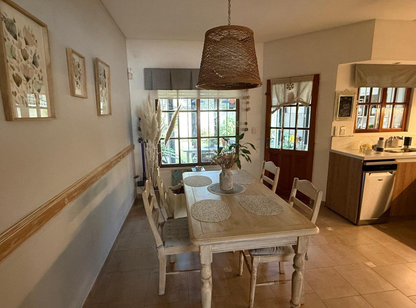 Foto de Exclusivo Triplex 4 ambientes con Jardín y cochera | EXCELENTE ESTADO, imagen 2