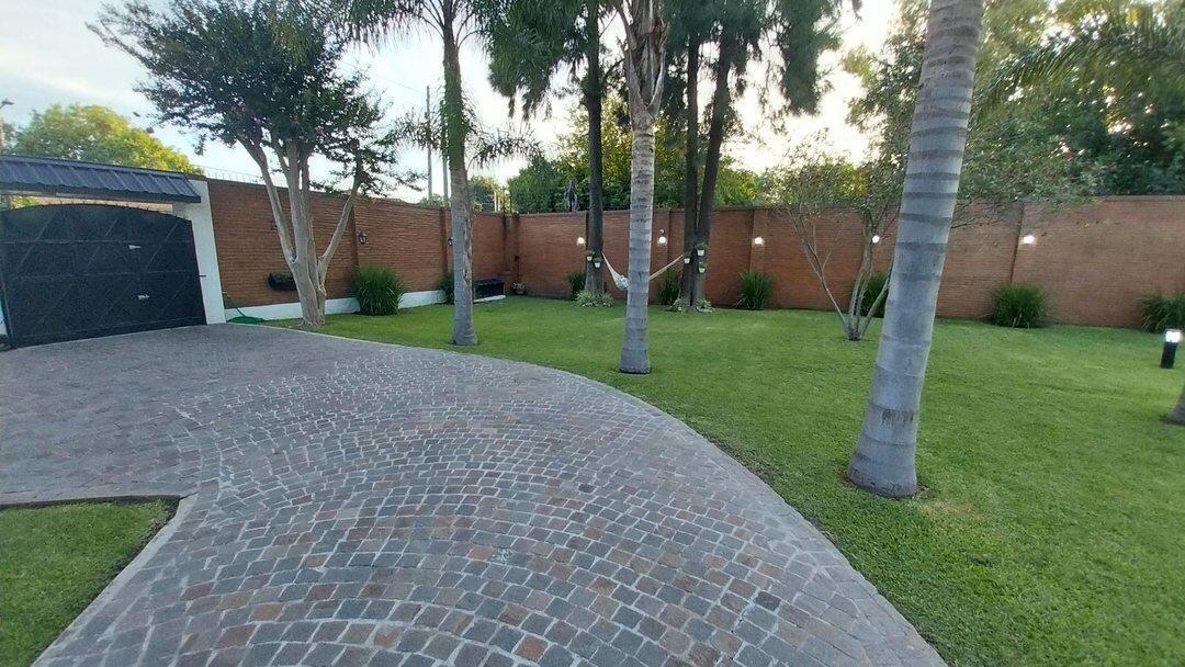Foto de VENTA DE CASA EN LUIS GUILLON CON PARQUE PILETA, imagen 1