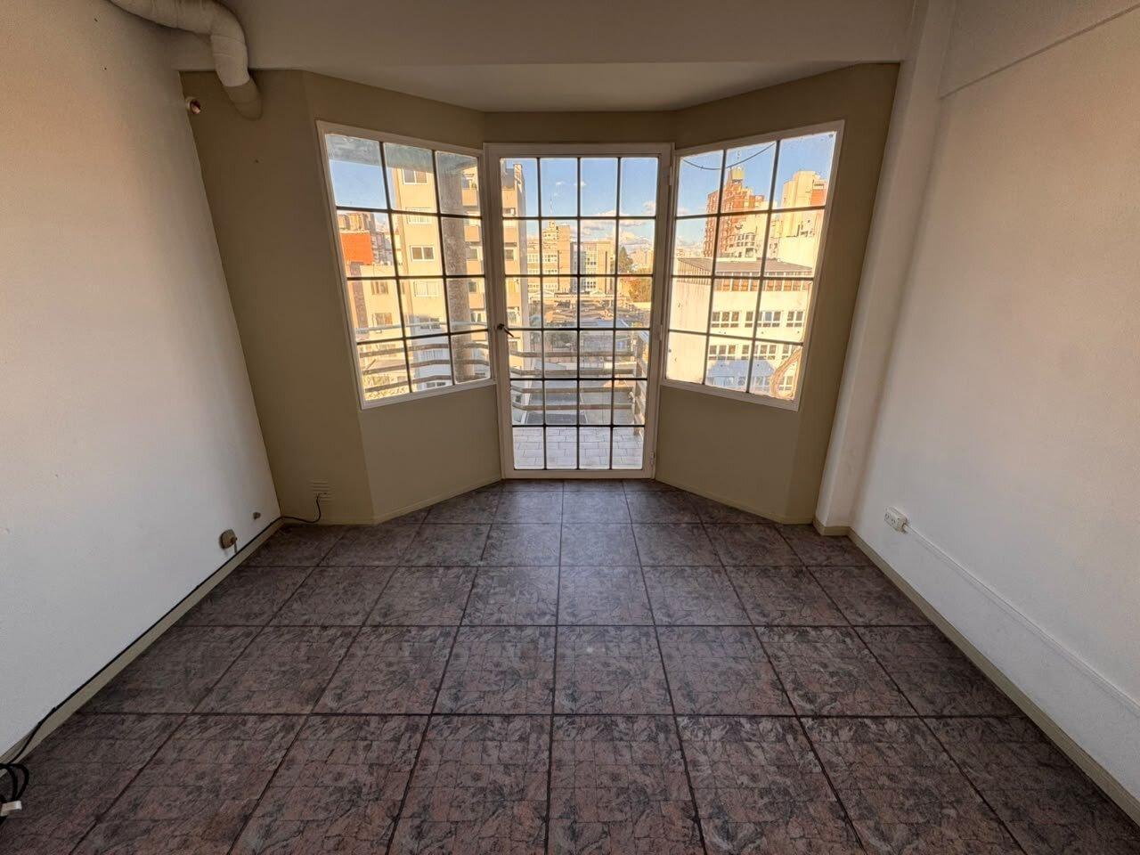 Foto de Departamento 2 ambientes 6° piso Morón centro, imagen 4