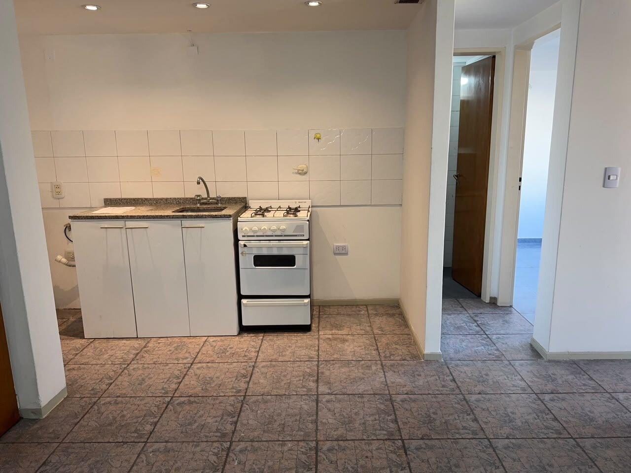 Foto de Departamento 2 ambientes 6° piso Morón centro, imagen 3