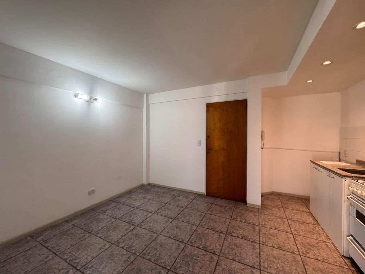 Foto de Departamento 2 ambientes 6° piso Morón centro, imagen 2