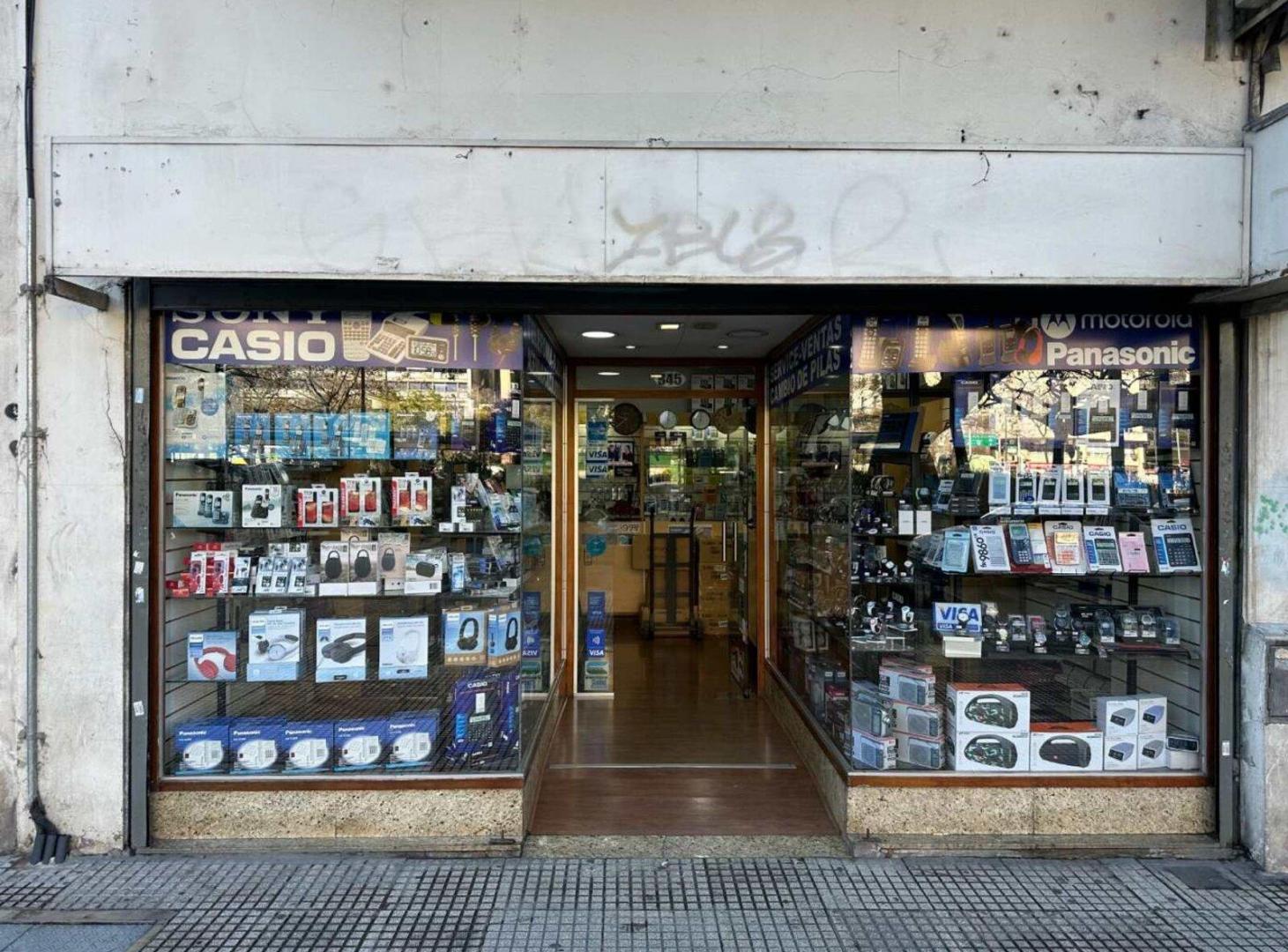 Foto de En venta local comercial sobre Carlos Pellegrini, imagen 1