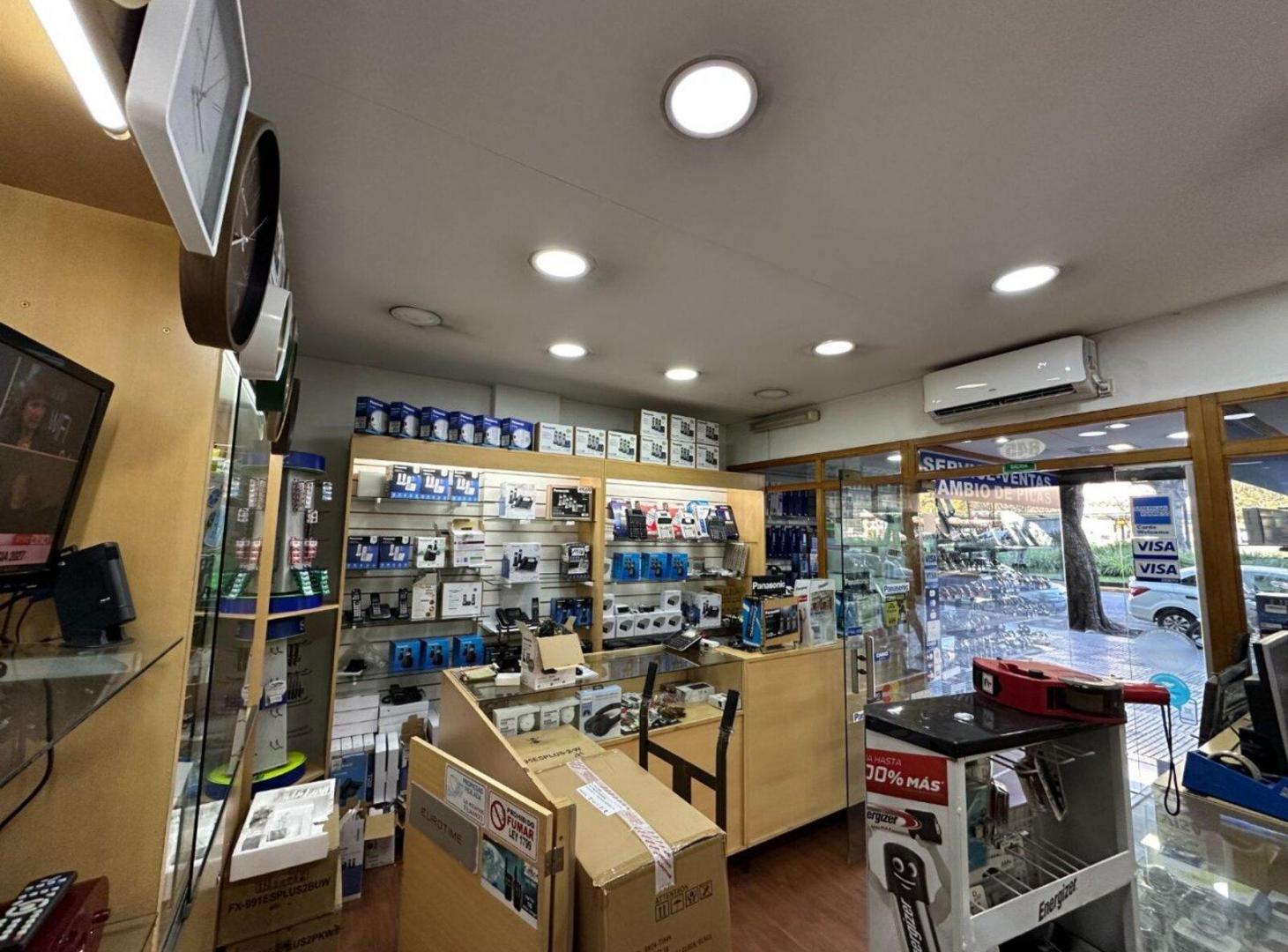 Foto de En venta local comercial sobre Carlos Pellegrini, imagen 2