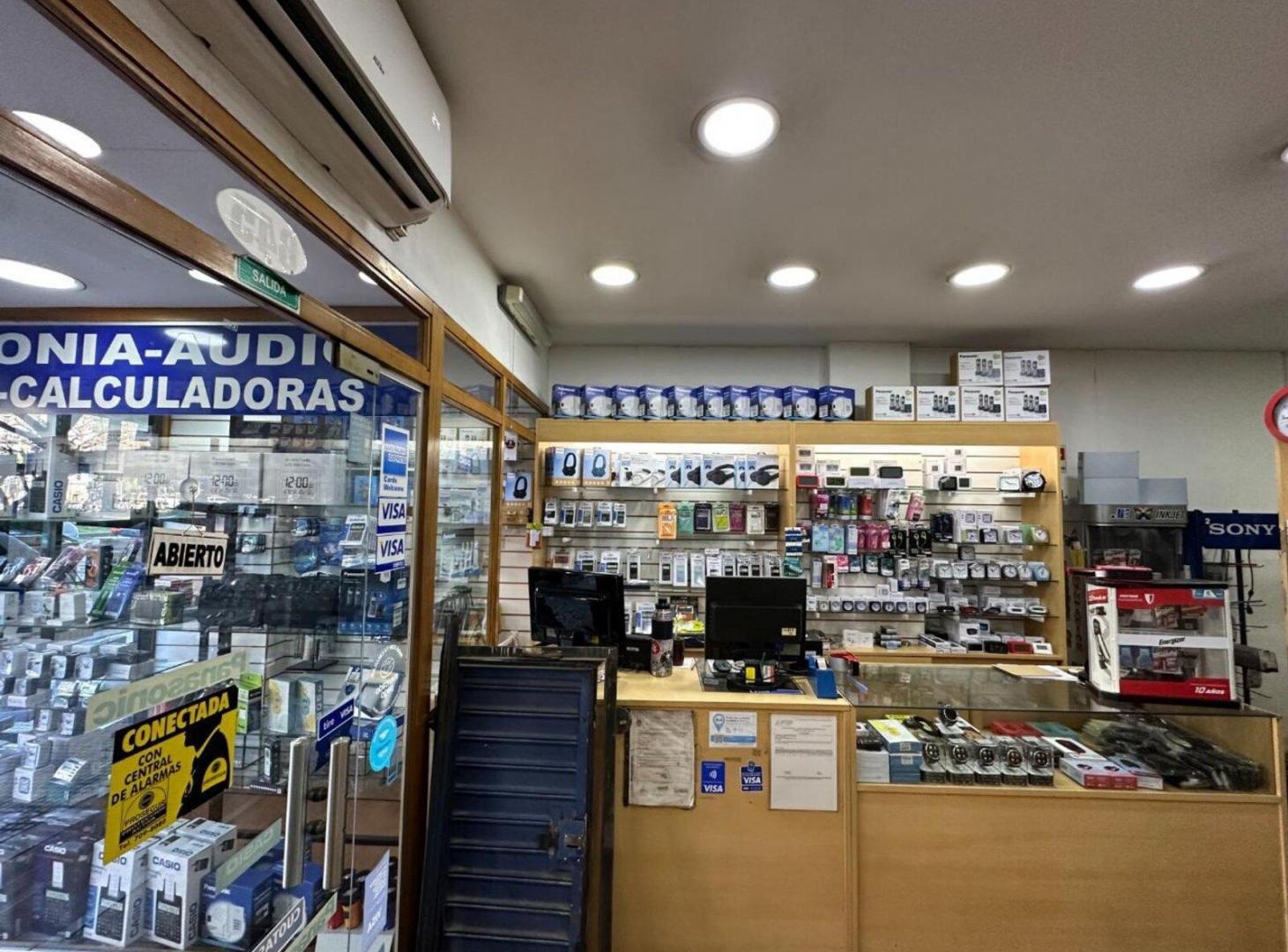 Foto de En venta local comercial sobre Carlos Pellegrini, imagen 4