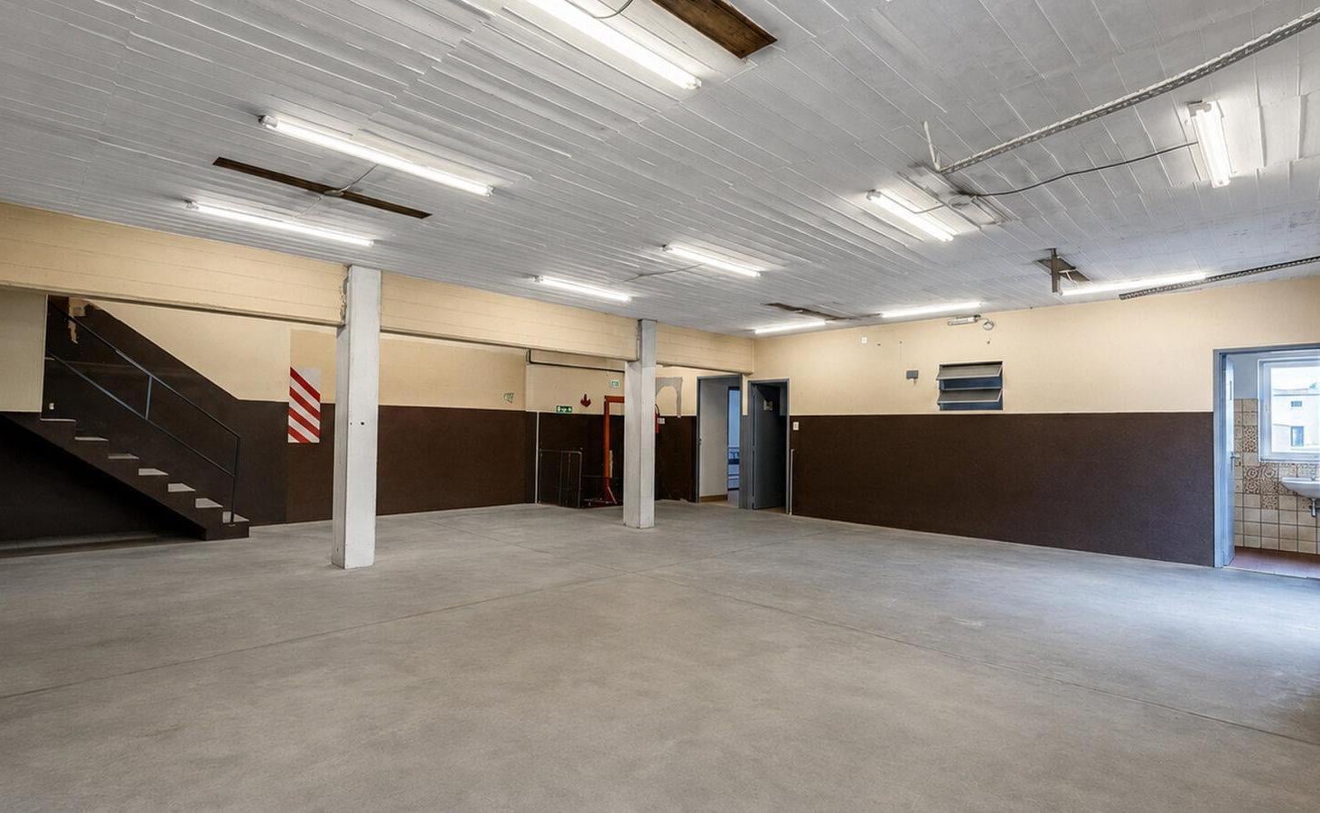 Foto de Esquina comercial sobre Av. Illia – 367 m² – Local, depósito y oficinas, imagen 5