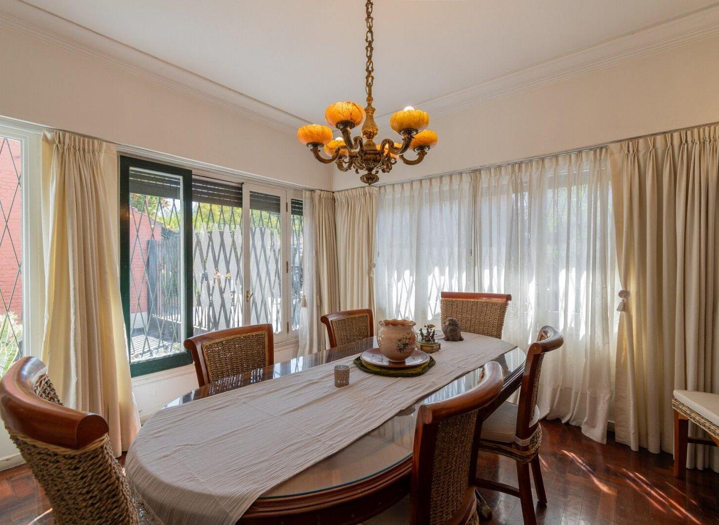 Foto de CASA 6 AMBIENTES CON COCHERA Y PILETA EN VICENTE LÓPEZ, imagen 1