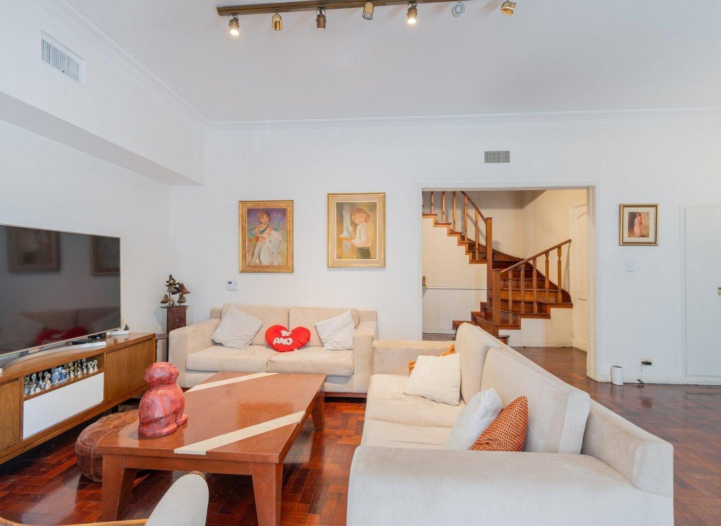 Foto de CASA 6 AMBIENTES CON COCHERA Y PILETA EN VICENTE LÓPEZ, imagen 2
