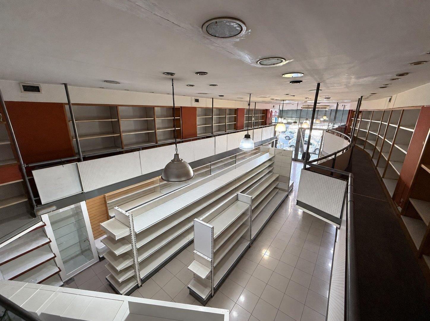 Foto de ALQUILER Local 220 m² en lote propio sobre Av. Scalabrini Ortiz – Sin, imagen 1