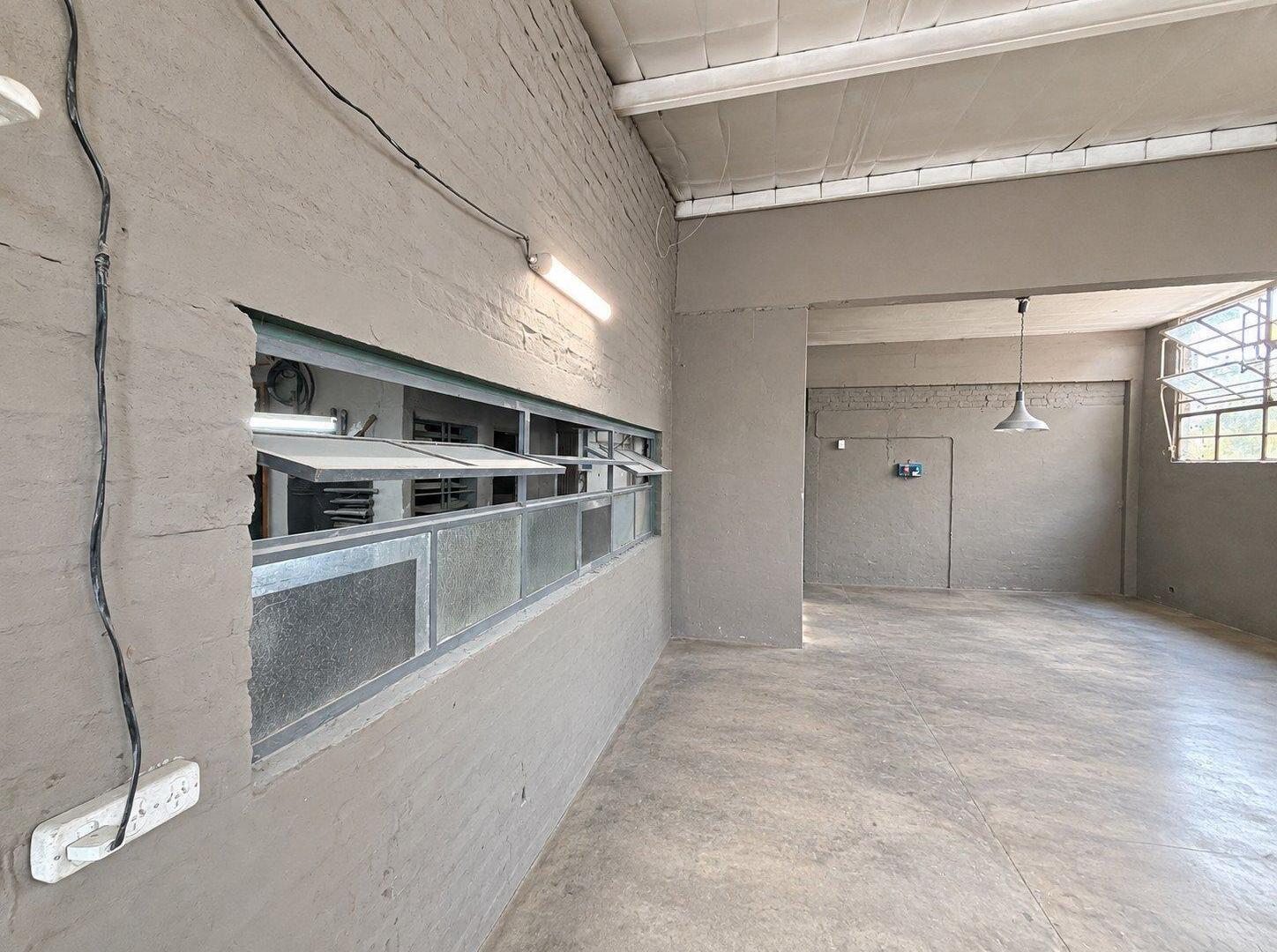 Foto de VENTA GALPÓN PH CON OFICINAS, DEPÓSITOS EN CASEROS, imagen 5