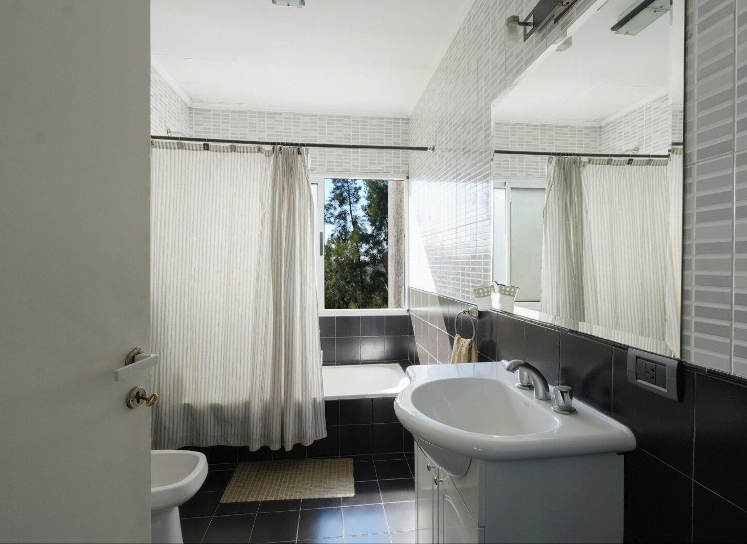 Foto de MODERNA CASA DE 4 AMB. COUNTRY VENADOll, CANNING., imagen 2