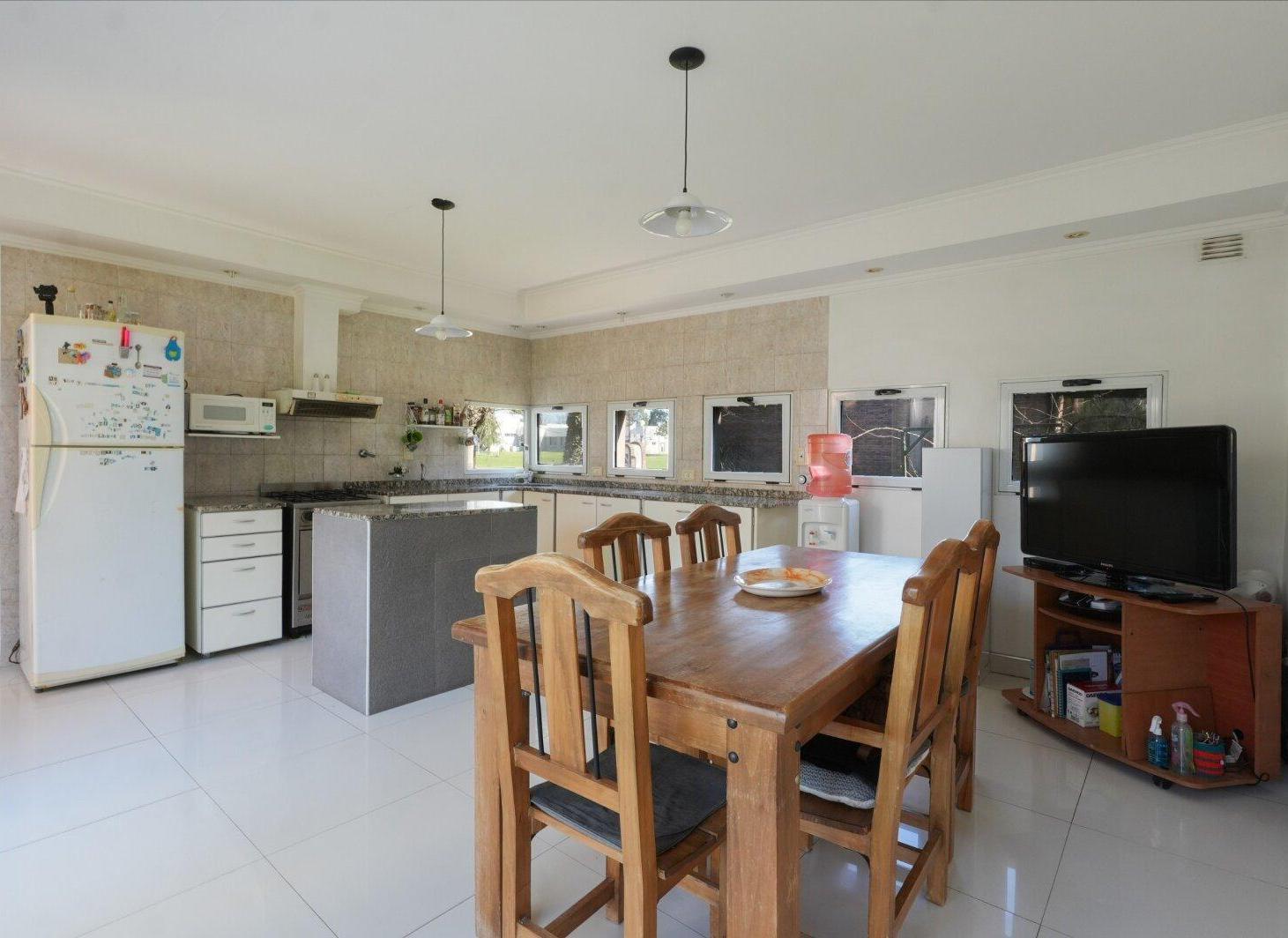 Foto de MODERNA CASA DE 4 AMB. COUNTRY VENADOll, CANNING., imagen 5