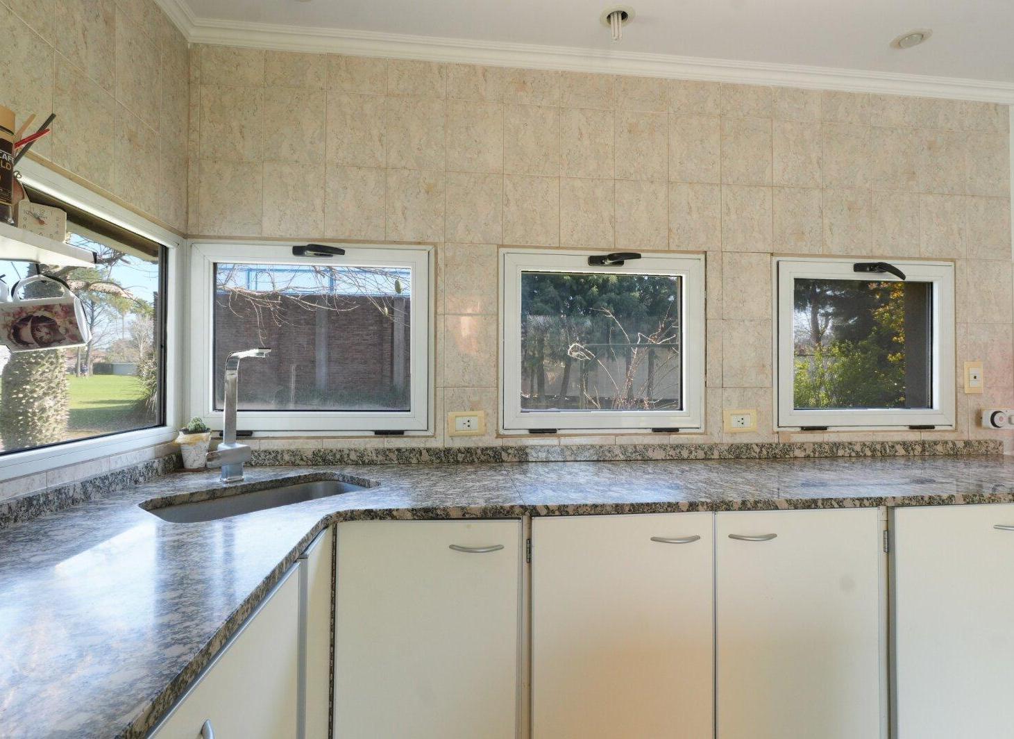 Foto de MODERNA CASA DE 4 AMB. COUNTRY VENADOll, CANNING., imagen 4