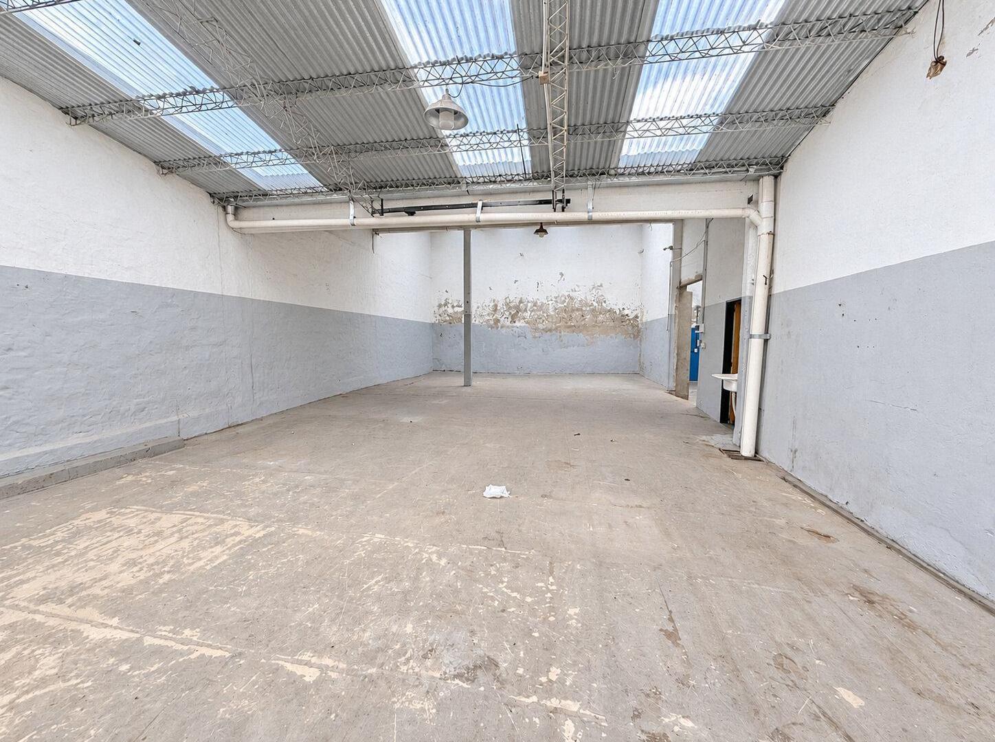 Foto de ALQUILER GALPÓN / LOCAL COMERCIAL 986 m² – AV. HIPÓLITO YRIGOYEN, imagen 2