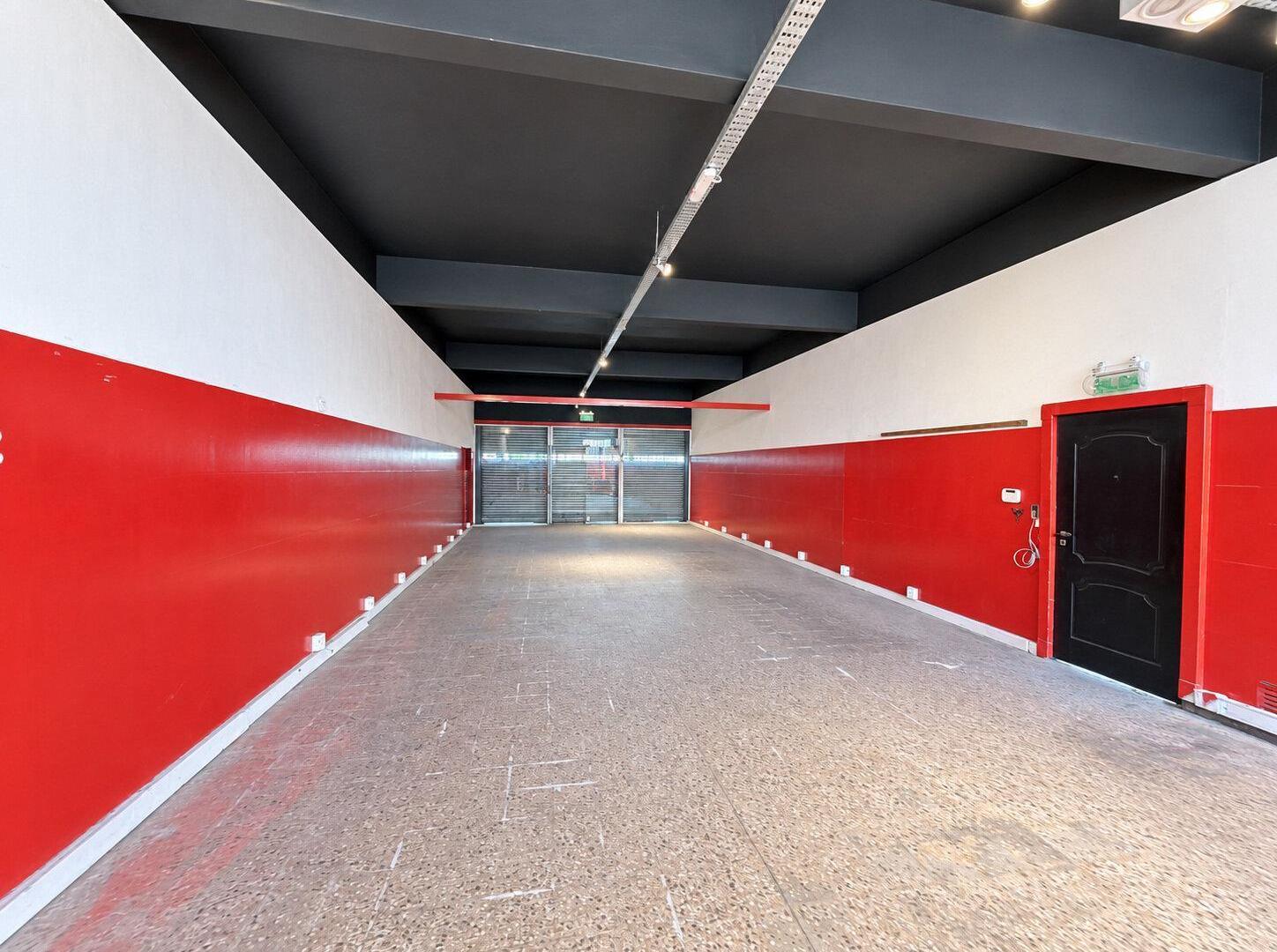 Foto de ALQUILER GALPÓN / LOCAL COMERCIAL 986 m² – AV. HIPÓLITO YRIGOYEN, imagen 3