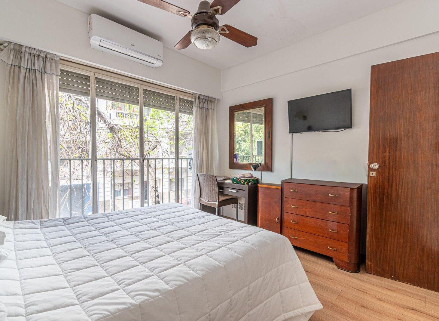Foto de DEPTO EN VENTA 4AMB PATIO 50M2 SEG. 24HS ALMAGRO, imagen 4