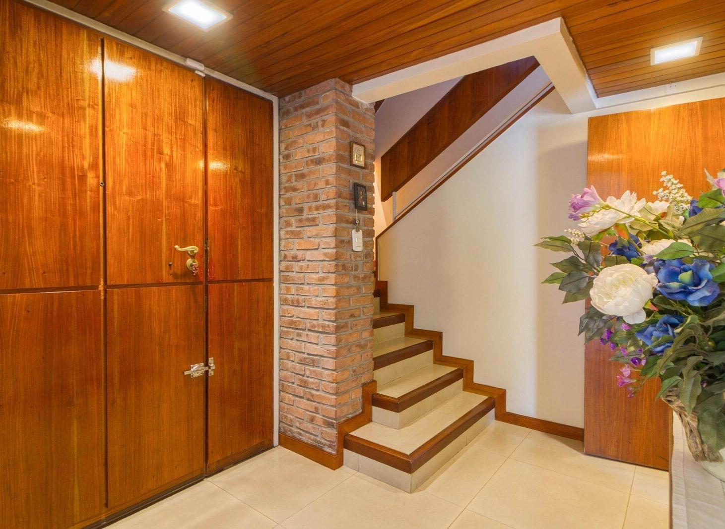 Foto de VENTA CASA ACASSUSO 6 AMBIENTES CON DEPENDENCIA PILETA JARDIN QUINCHO, imagen 4