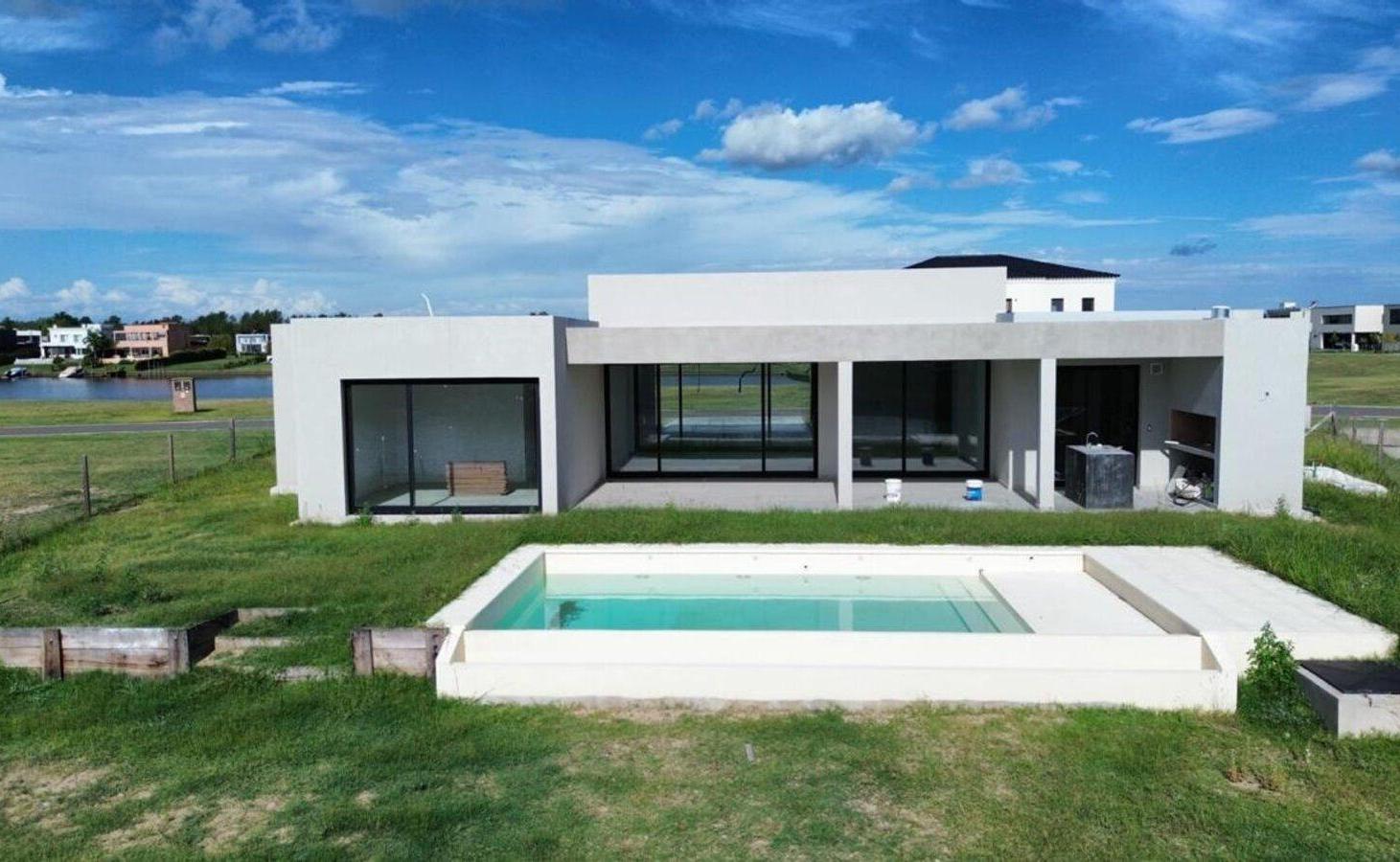 Foto de Venta Casa 5 ambientes en Naudir con salida al rio, imagen 1