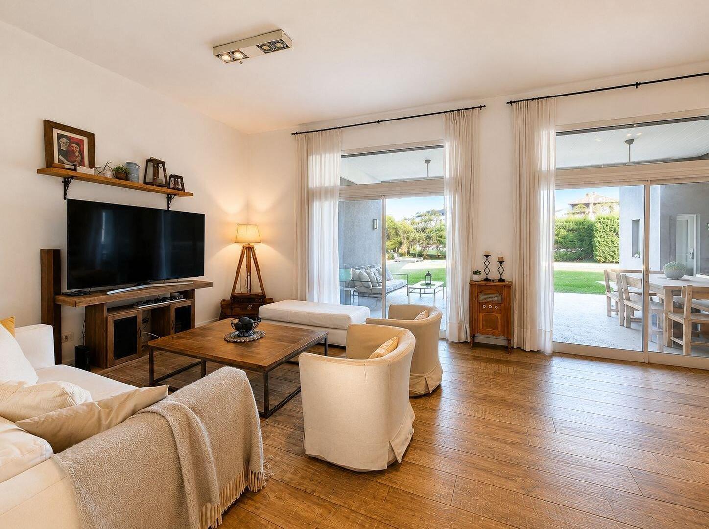 Foto de Venta casa Barrio Santa Clara Villanueva 4 dormitorios, (2 planta baja), imagen 1