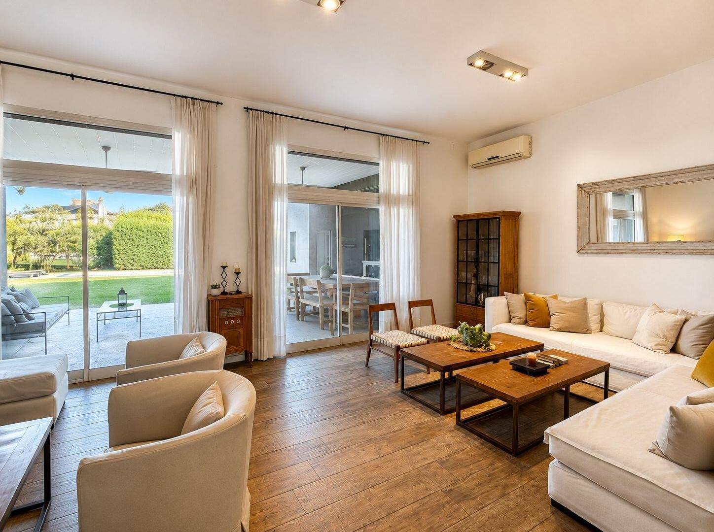 Foto de Venta casa Barrio Santa Clara Villanueva 4 dormitorios, (2 planta baja), imagen 2