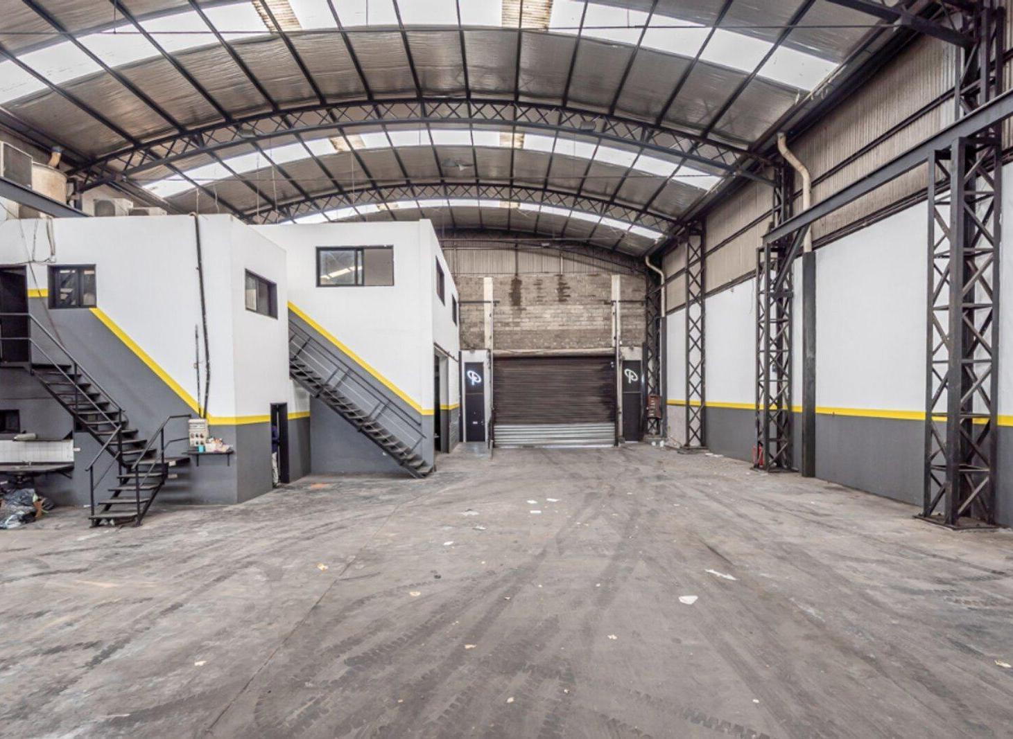 Foto de VENTA GALPÓN INDUSTRIAL CON RENTA 960 m² – 11 M DE ALTURA – PUENTE GRÚA, imagen 4