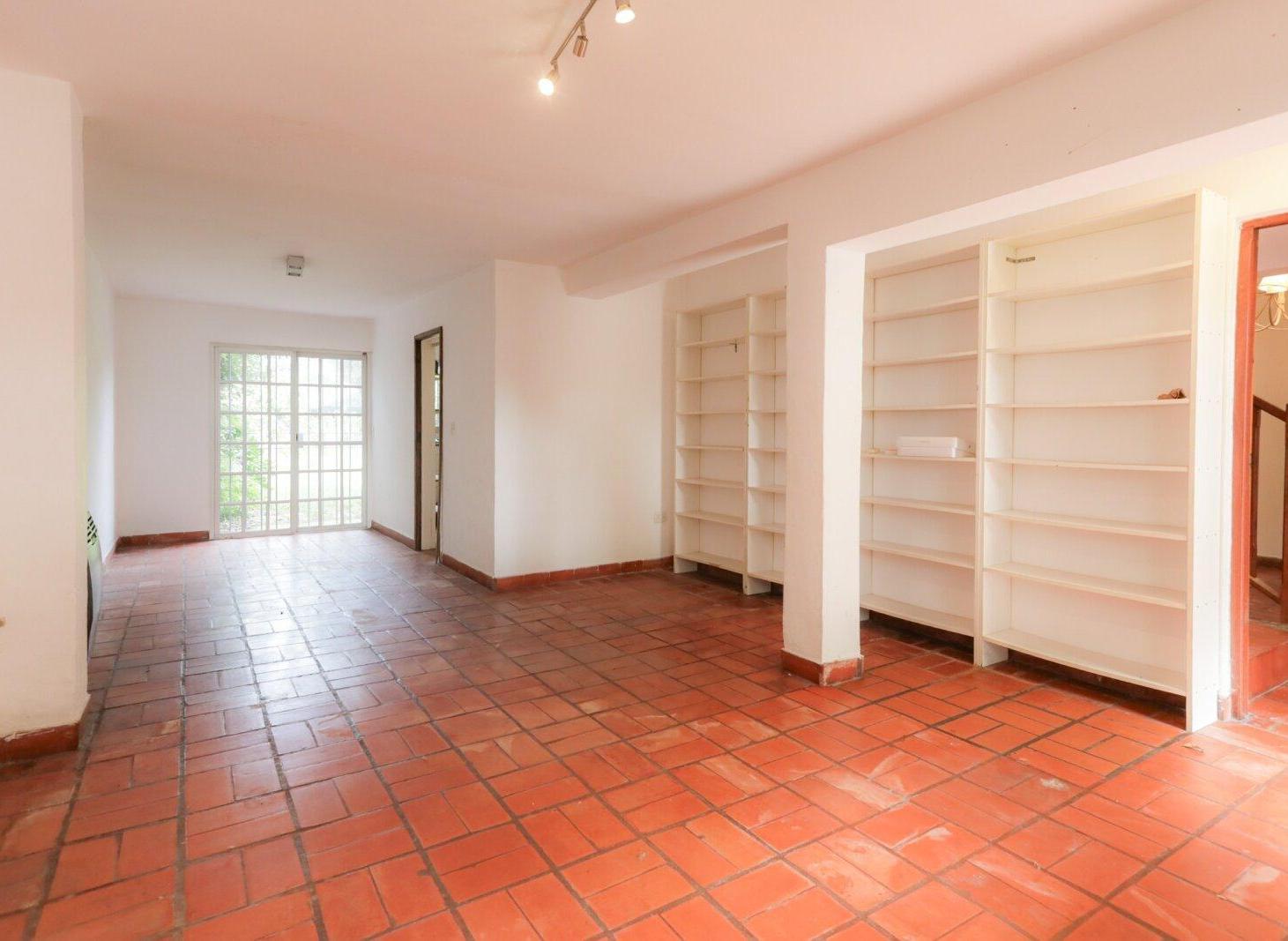 Foto de Venta - Casa - San Isidro - 5 dormitorios - Gran jardín, pileta y, imagen 4
