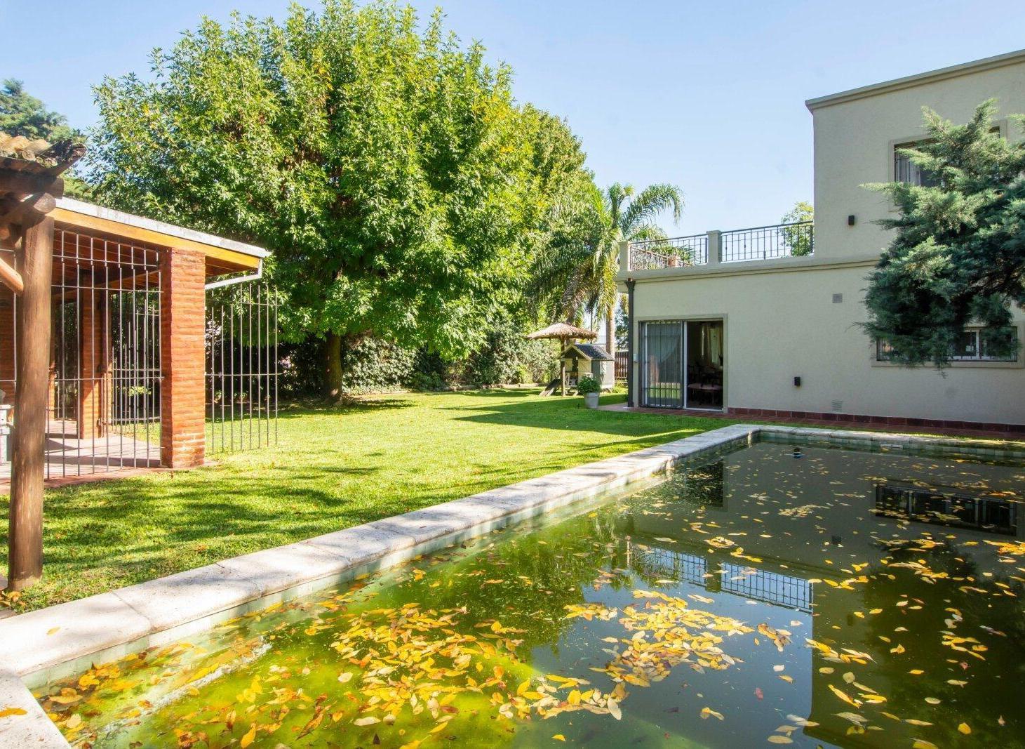 Foto de LOTE 600 M2 - VENTA CASA 4 AMB C/ PARQUE y PISCINA, imagen 1