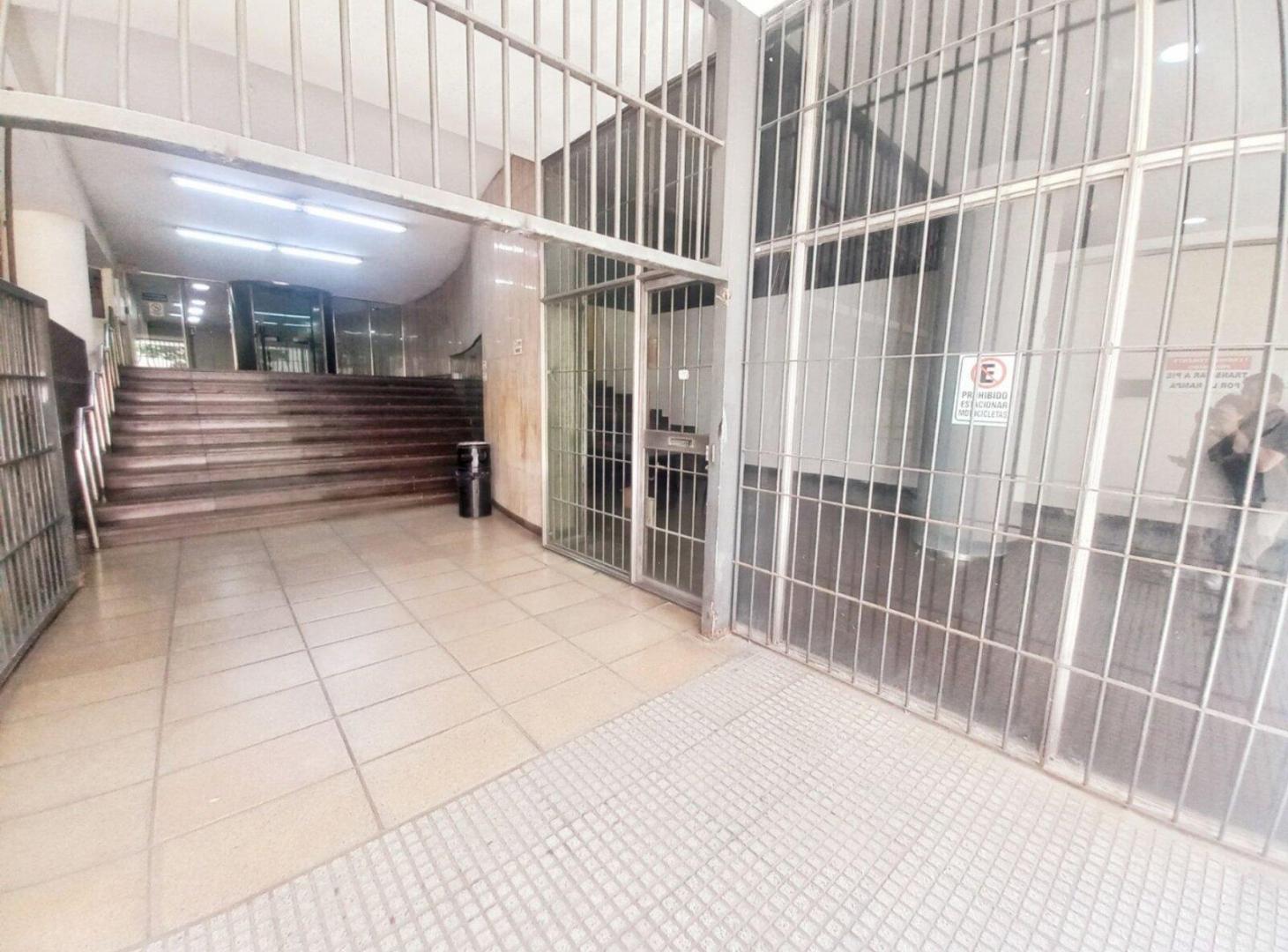 Foto de VENTA LOCAL CON 3 PISOS DE OFICINAS EN TOTAL 904 M2 CENTRO., imagen 5