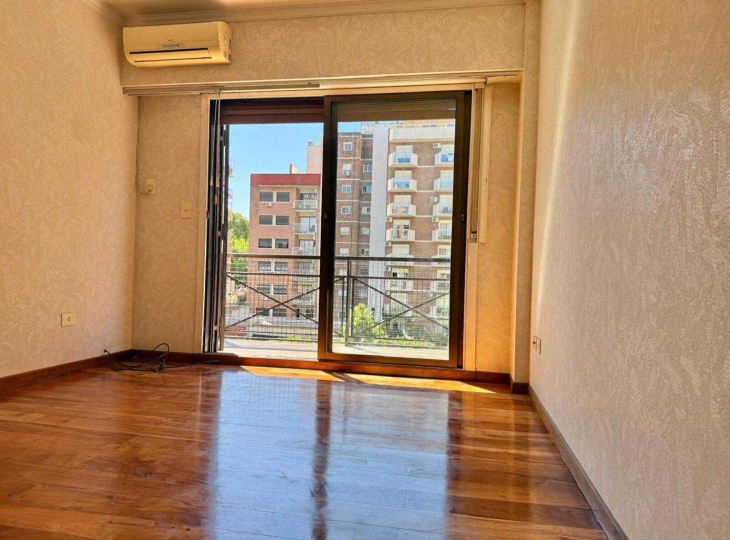 Foto de Venta de Semipiso 3 ambientes, 2 baños, balcón soleado, cochera y, imagen 3