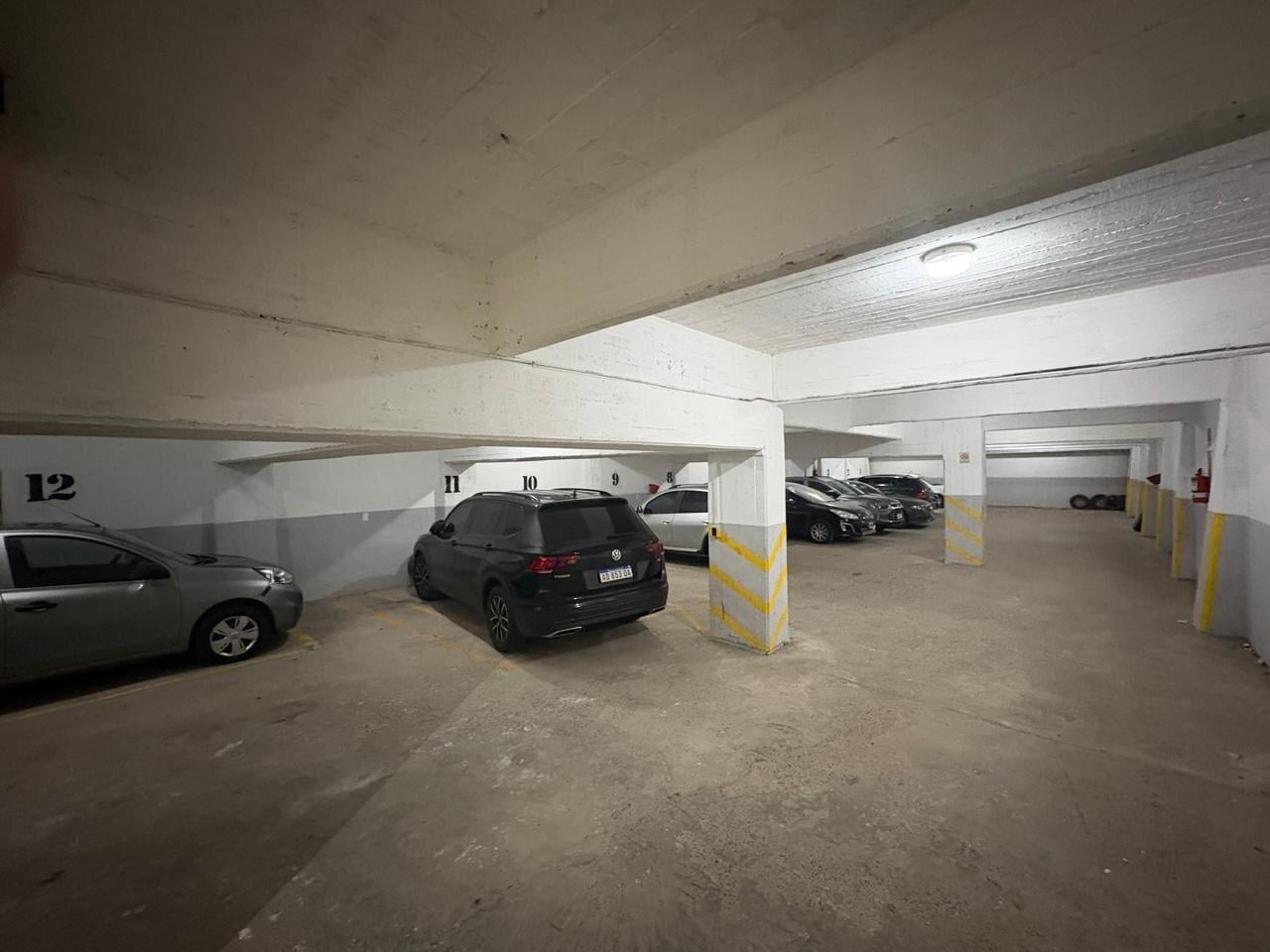 Foto de VENTA EN BLOCK DE COCHERAS- LOCAL Y 2 BAULERAS EN PALERMO, imagen 2