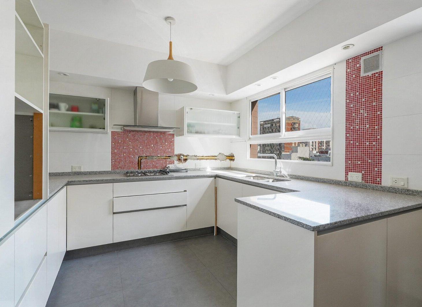 Foto de Venta piso alto al frente | 116 m² | 3 amb + dependencia | Balcón y, imagen 3