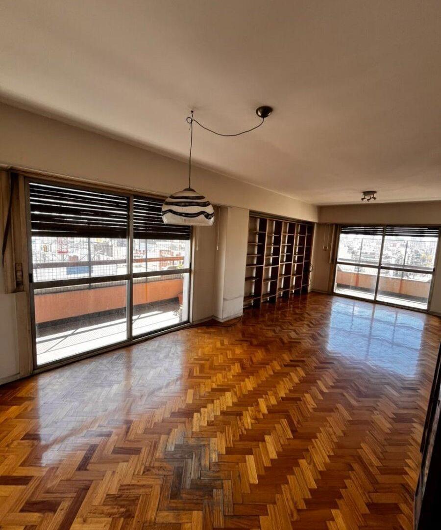 Foto de VENTA DEPTO 5 AMB EN PISO ALTO EN PALERMO, imagen 2