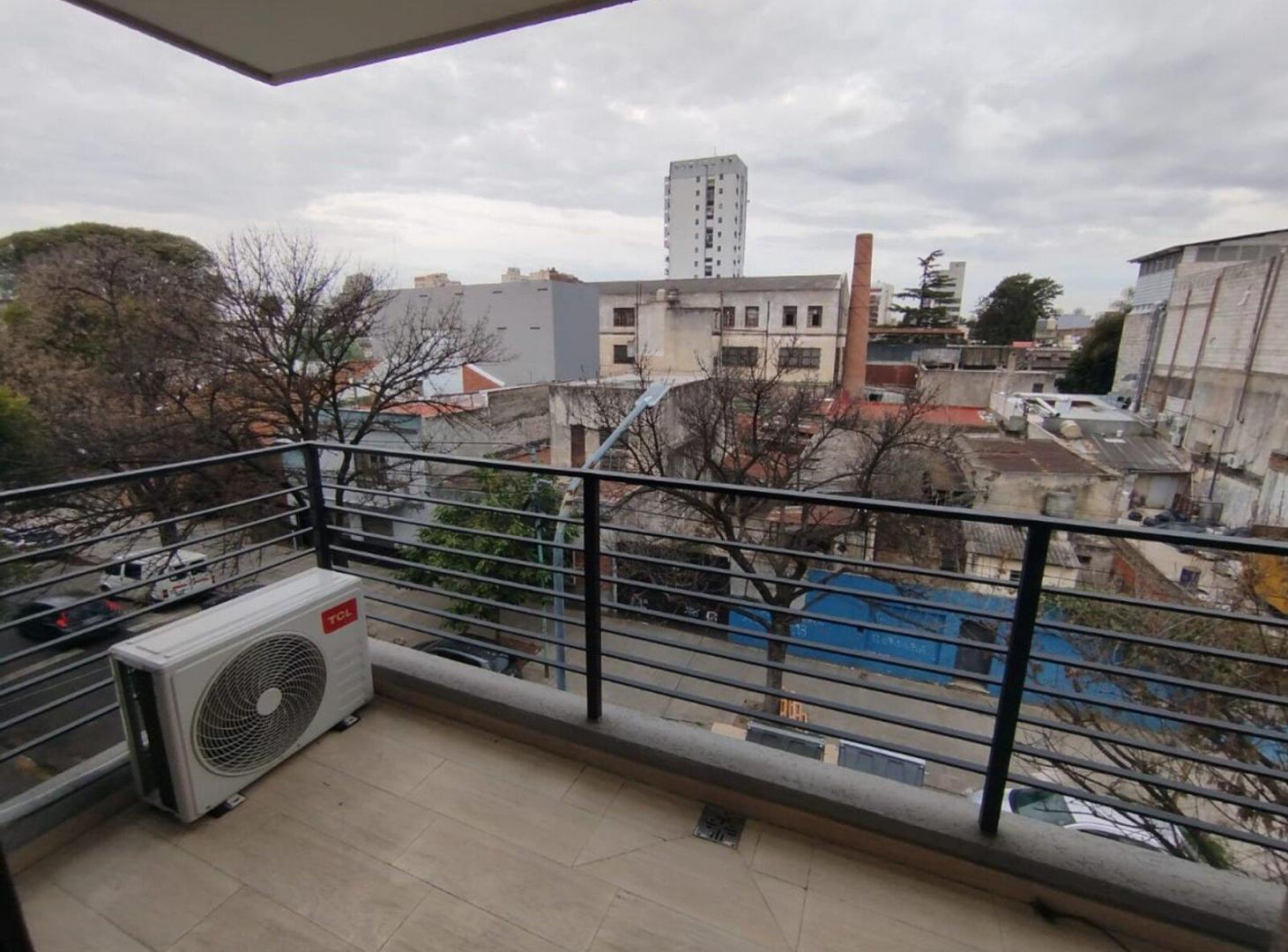 Foto de Alquiler monoambiente 40 mts c/balcón vista abierta Flores, como nuevo, imagen 2