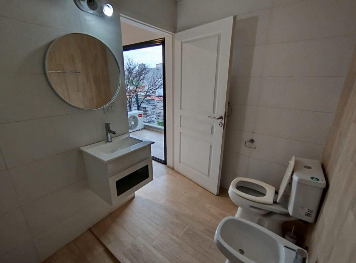 Foto de Alquiler monoambiente 40 mts c/balcón vista abierta Flores, como nuevo, imagen 3